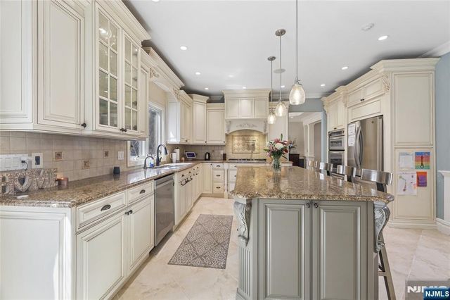 50 Hemlock Drive, Paramus, NJ 07652