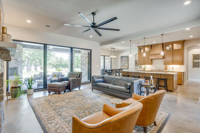 3131 Trailwood Drive E, Burleson, TX 76028