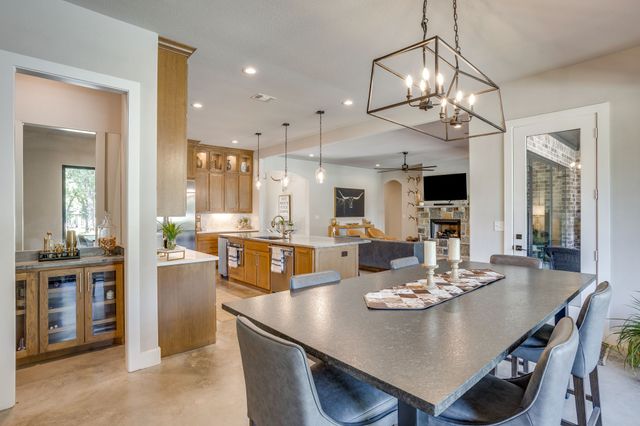 3131 Trailwood Drive E, Burleson, TX 76028
