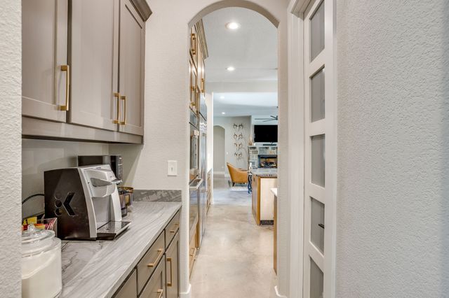 3131 Trailwood Drive E, Burleson, TX 76028
