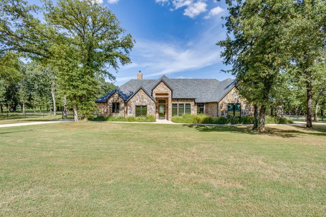 3131 Trailwood Drive E, Burleson, TX 76028
