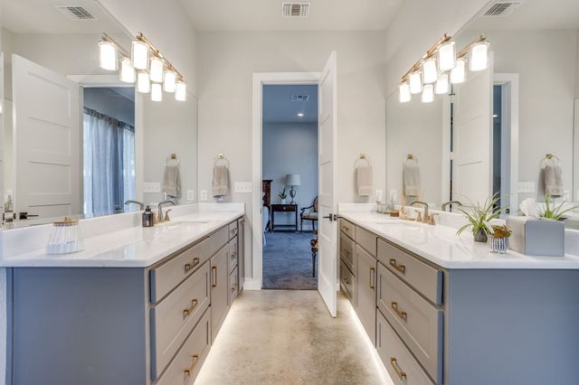 3131 Trailwood Drive E, Burleson, TX 76028