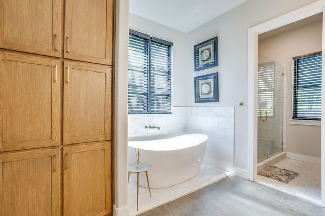 3131 Trailwood Drive E, Burleson, TX 76028