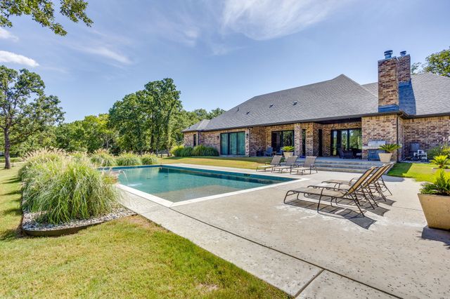 3131 Trailwood Drive E, Burleson, TX 76028