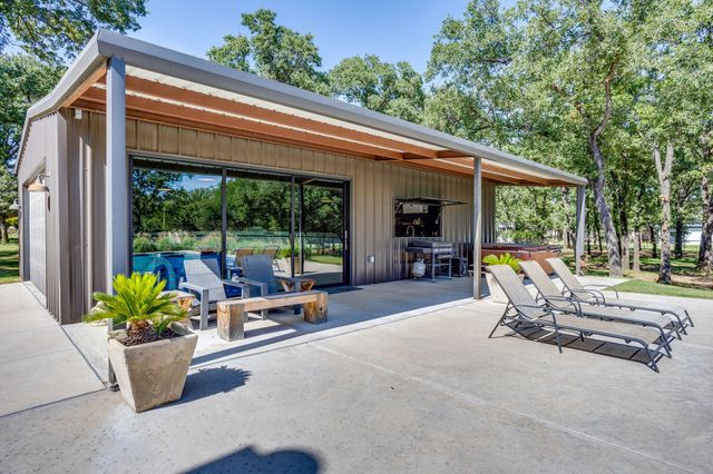 3131 Trailwood Drive E, Burleson, TX 76028