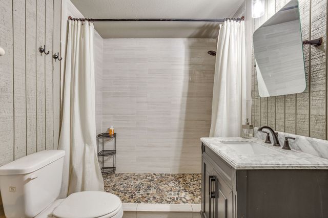 3131 Trailwood Drive E, Burleson, TX 76028