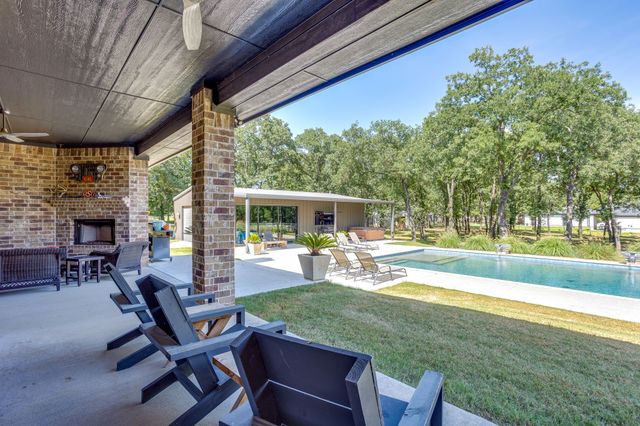 3131 Trailwood Drive E, Burleson, TX 76028