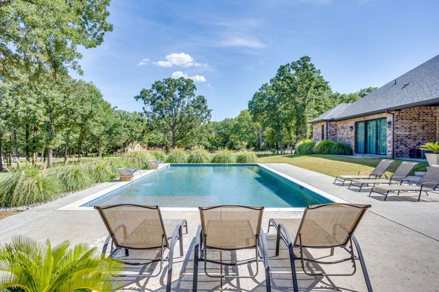3131 Trailwood Drive E, Burleson, TX 76028