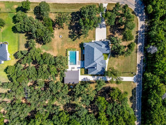 3131 Trailwood Drive E, Burleson, TX 76028