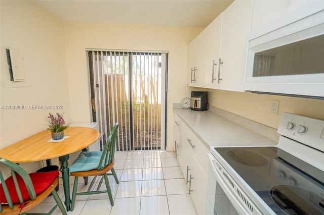 4715 NW 82nd Ave 1405, Lauderhill, FL 33351