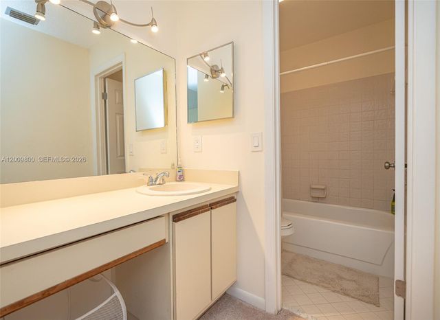 4715 NW 82nd Ave 1405, Lauderhill, FL 33351