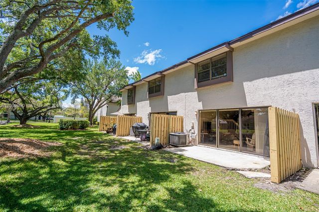 4715 NW 82nd Ave 1405, Lauderhill, FL 33351