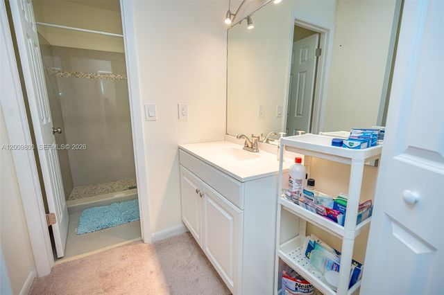 4715 NW 82nd Ave 1405, Lauderhill, FL 33351