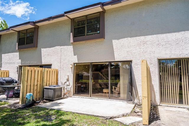 4715 NW 82nd Ave 1405, Lauderhill, FL 33351