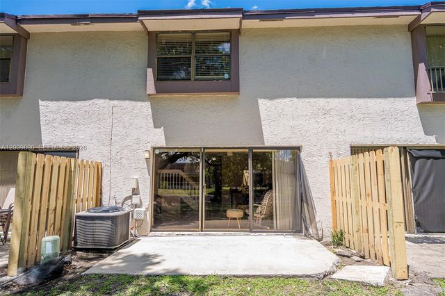 4715 NW 82nd Ave 1405, Lauderhill, FL 33351