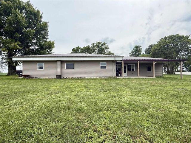 24817 24 Highway, Waverly, MO 64096