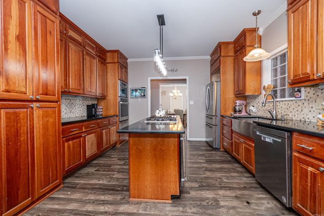 120 Hazelwood Dr, Monticello, AR 71655