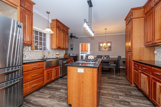 120 Hazelwood Dr, Monticello, AR 71655