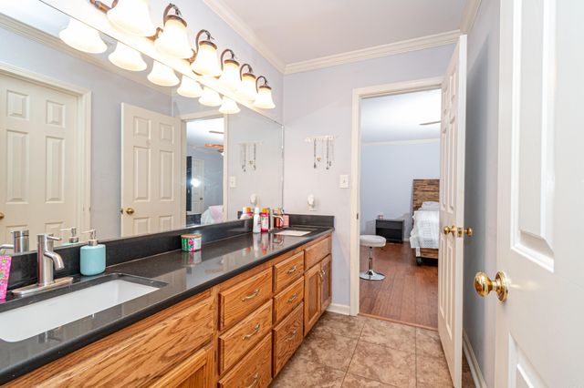 120 Hazelwood Dr, Monticello, AR 71655