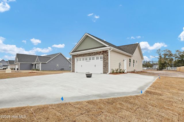 62 Peach Court, Burgaw, NC 28425
