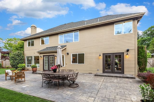 2215 271st Court SE, Sammamish, WA 98075
