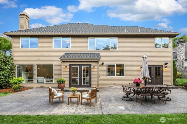 2215 271st Court SE, Sammamish, WA 98075