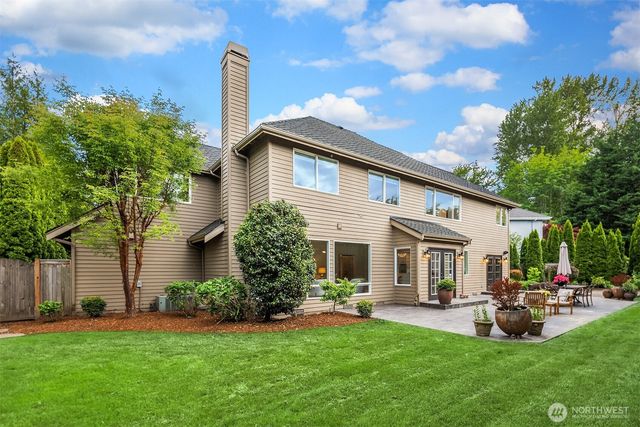 2215 271st Court SE, Sammamish, WA 98075