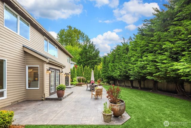2215 271st Court SE, Sammamish, WA 98075