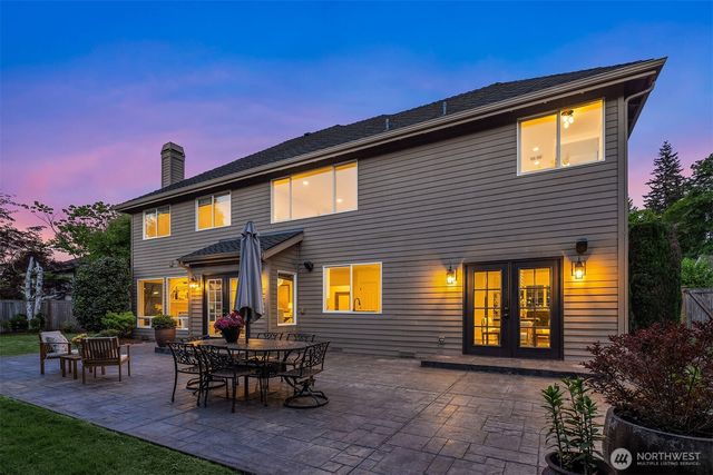 2215 271st Court SE, Sammamish, WA 98075