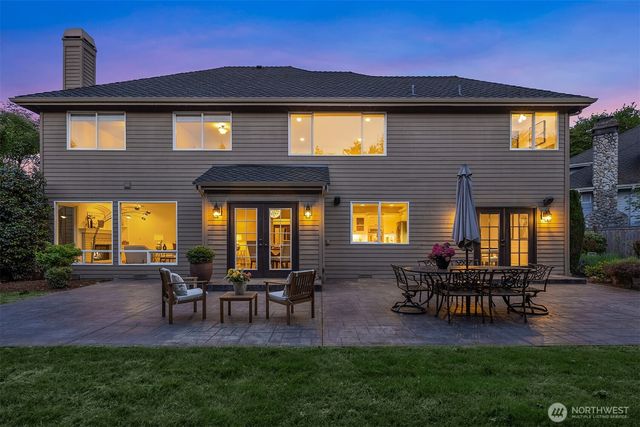 2215 271st Court SE, Sammamish, WA 98075