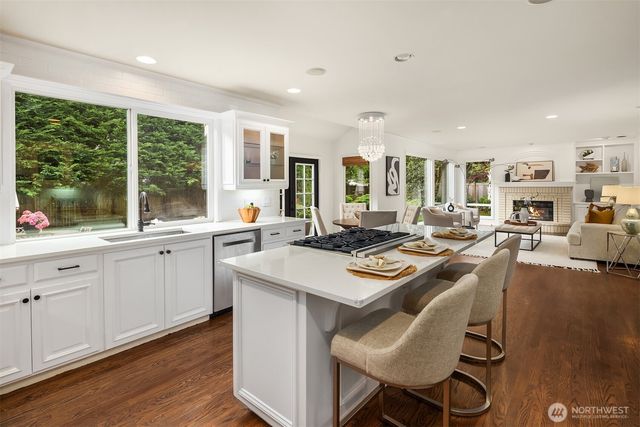 2215 271st Court SE, Sammamish, WA 98075