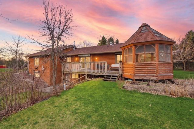 S28W36305 Scuppernong CIRCLE, Dousman, WI 53118