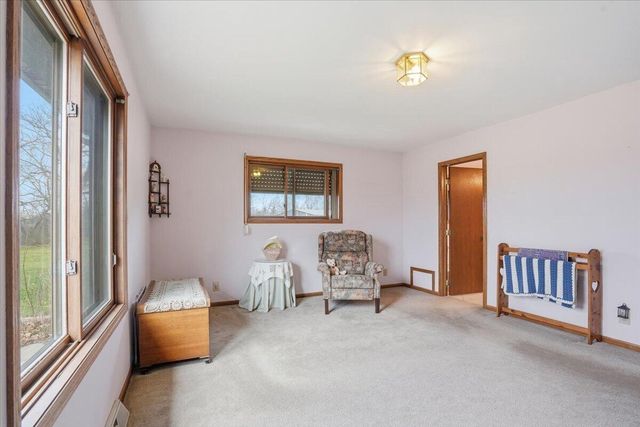 S28W36305 Scuppernong CIRCLE, Dousman, WI 53118