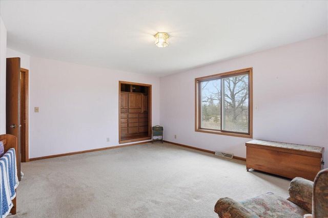 S28W36305 Scuppernong CIRCLE, Dousman, WI 53118
