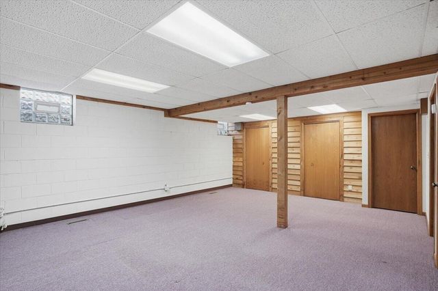 S28W36305 Scuppernong CIRCLE, Dousman, WI 53118