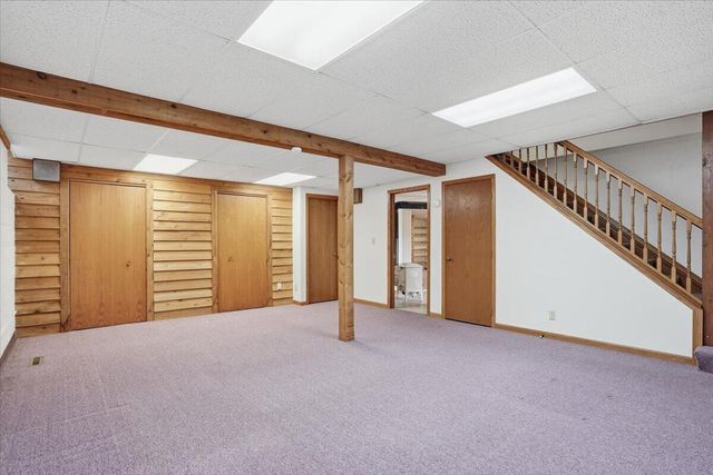 S28W36305 Scuppernong CIRCLE, Dousman, WI 53118