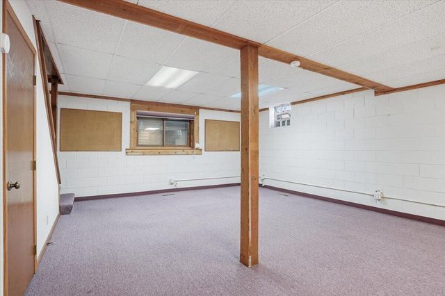 S28W36305 Scuppernong CIRCLE, Dousman, WI 53118