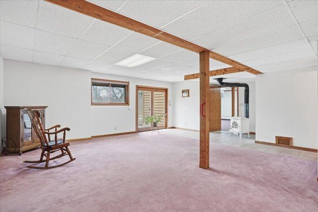 S28W36305 Scuppernong CIRCLE, Dousman, WI 53118