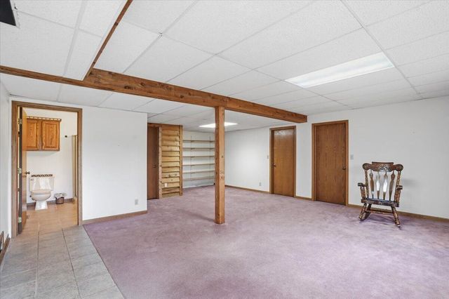 S28W36305 Scuppernong CIRCLE, Dousman, WI 53118
