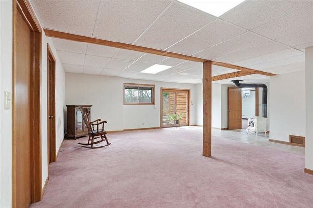 S28W36305 Scuppernong CIRCLE, Dousman, WI 53118