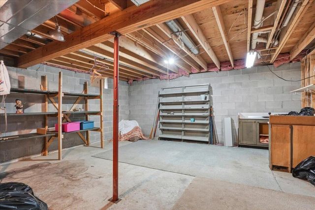S28W36305 Scuppernong CIRCLE, Dousman, WI 53118