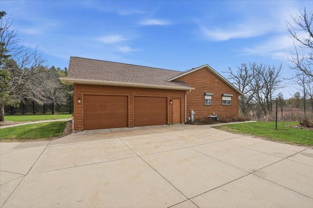 S28W36305 Scuppernong CIRCLE, Dousman, WI 53118