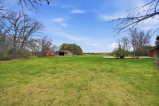 S28W36305 Scuppernong CIRCLE, Dousman, WI 53118