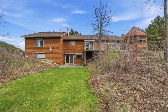 S28W36305 Scuppernong CIRCLE, Dousman, WI 53118