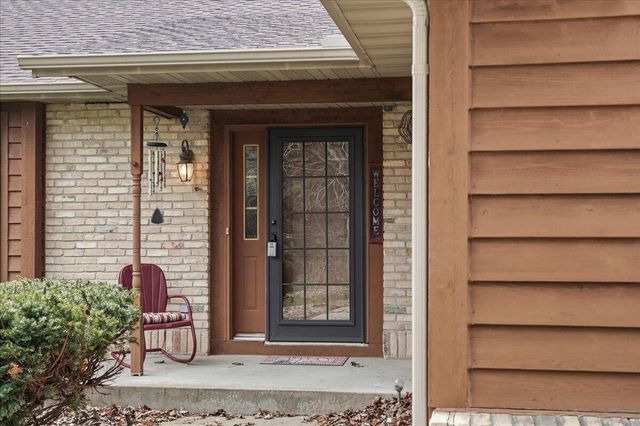 S28W36305 Scuppernong CIRCLE, Dousman, WI 53118
