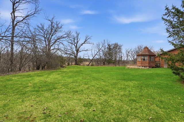 S28W36305 Scuppernong CIRCLE, Dousman, WI 53118