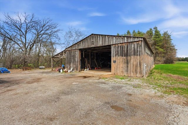 S28W36305 Scuppernong CIRCLE, Dousman, WI 53118