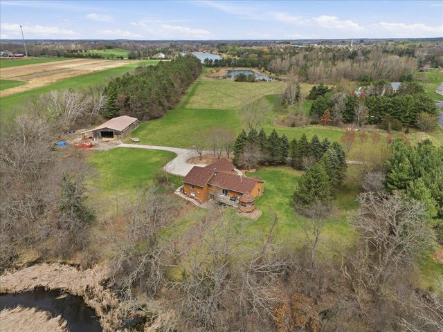 S28W36305 Scuppernong CIRCLE, Dousman, WI 53118
