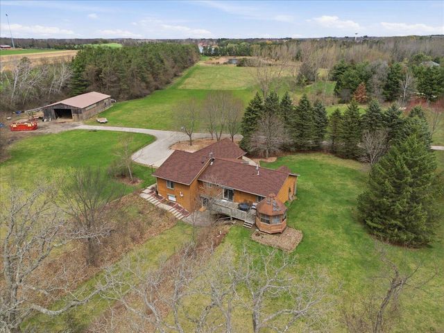 S28W36305 Scuppernong CIRCLE, Dousman, WI 53118