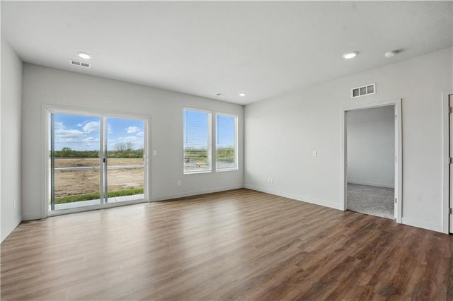 12407 S Acacia Drive, Lee's Summit, MO 64086